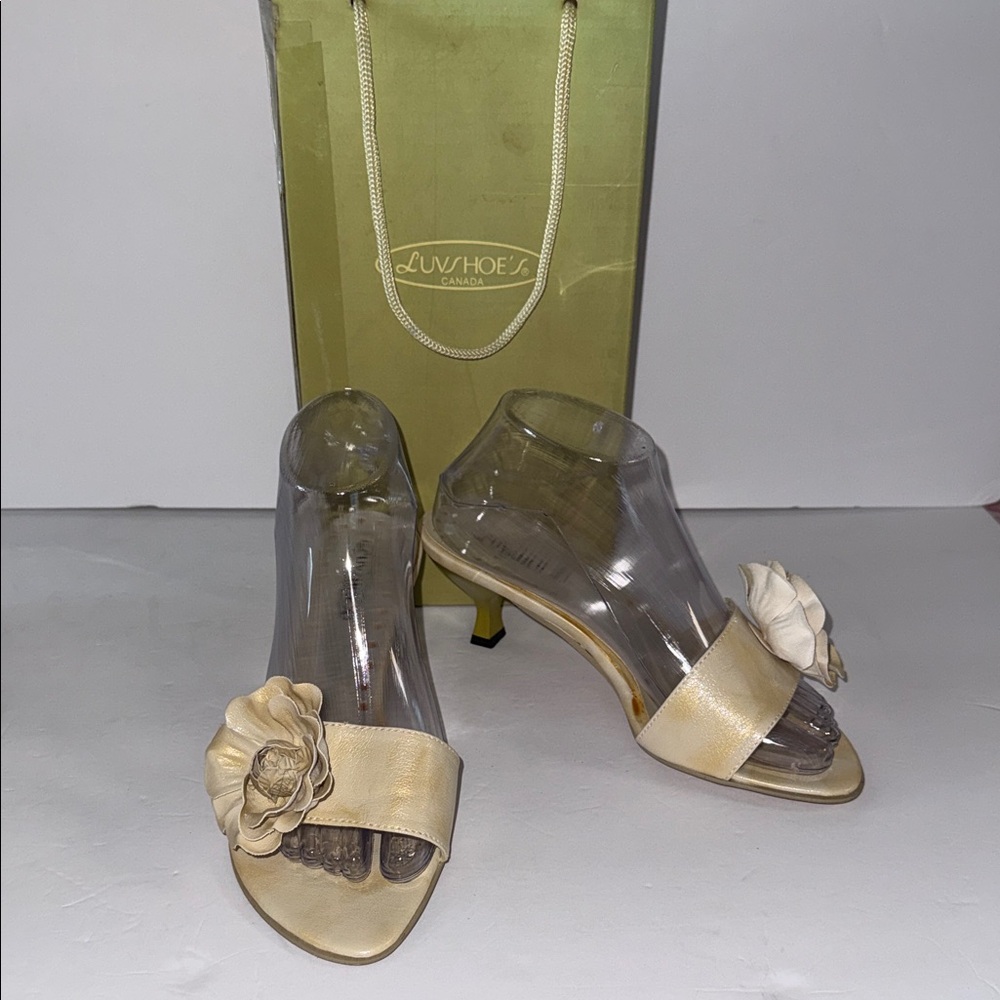 Vintage Luv Canada Shoe’s Beige Floral Peep Toe Slides Heels Women’s Size 8